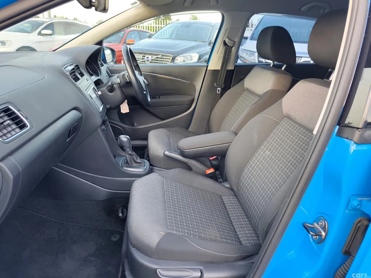 Volkswagen Polo Hatchback, Petrol, 2015, Blue