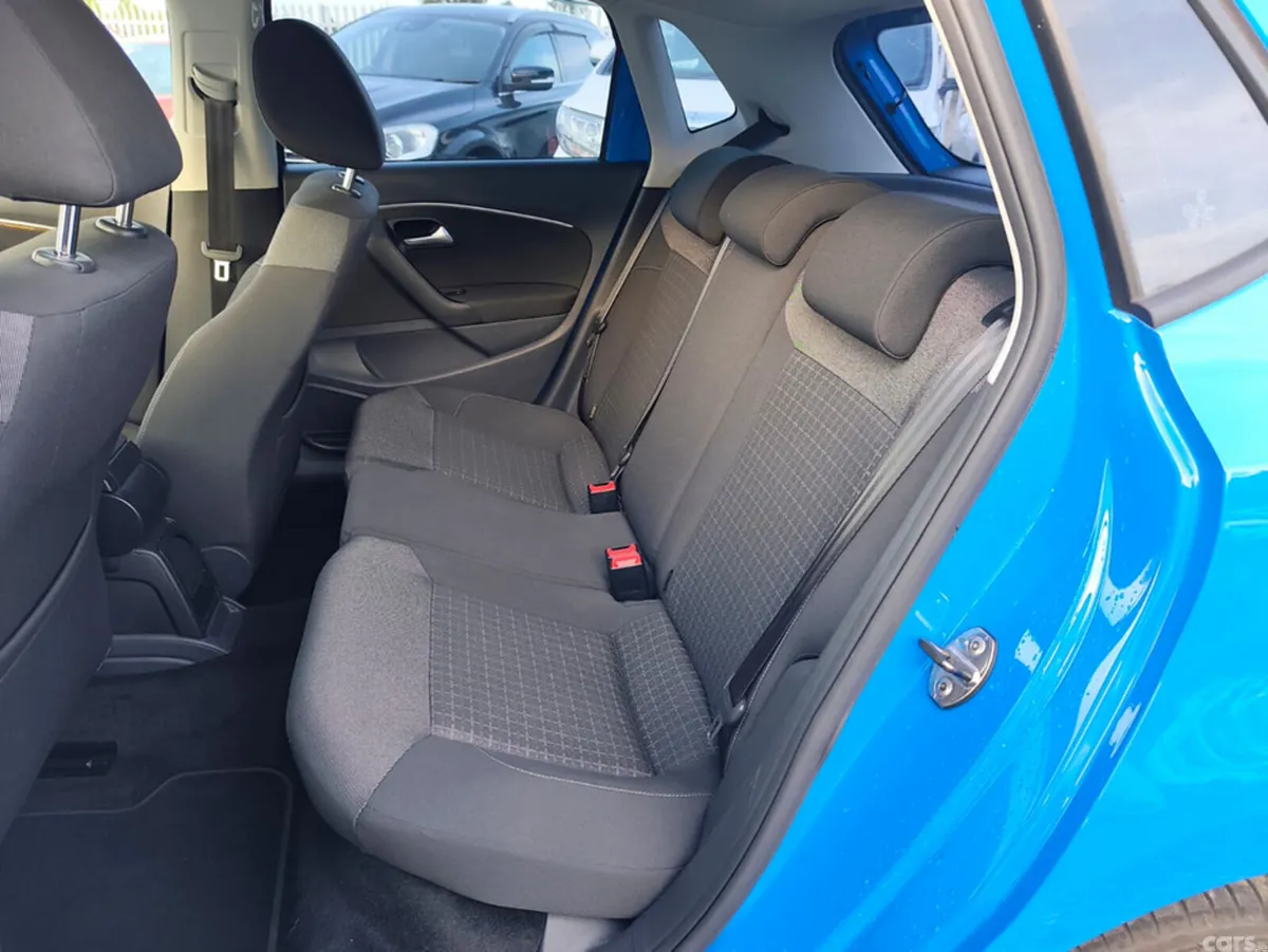 Volkswagen Polo Hatchback, Petrol, 2015, Blue