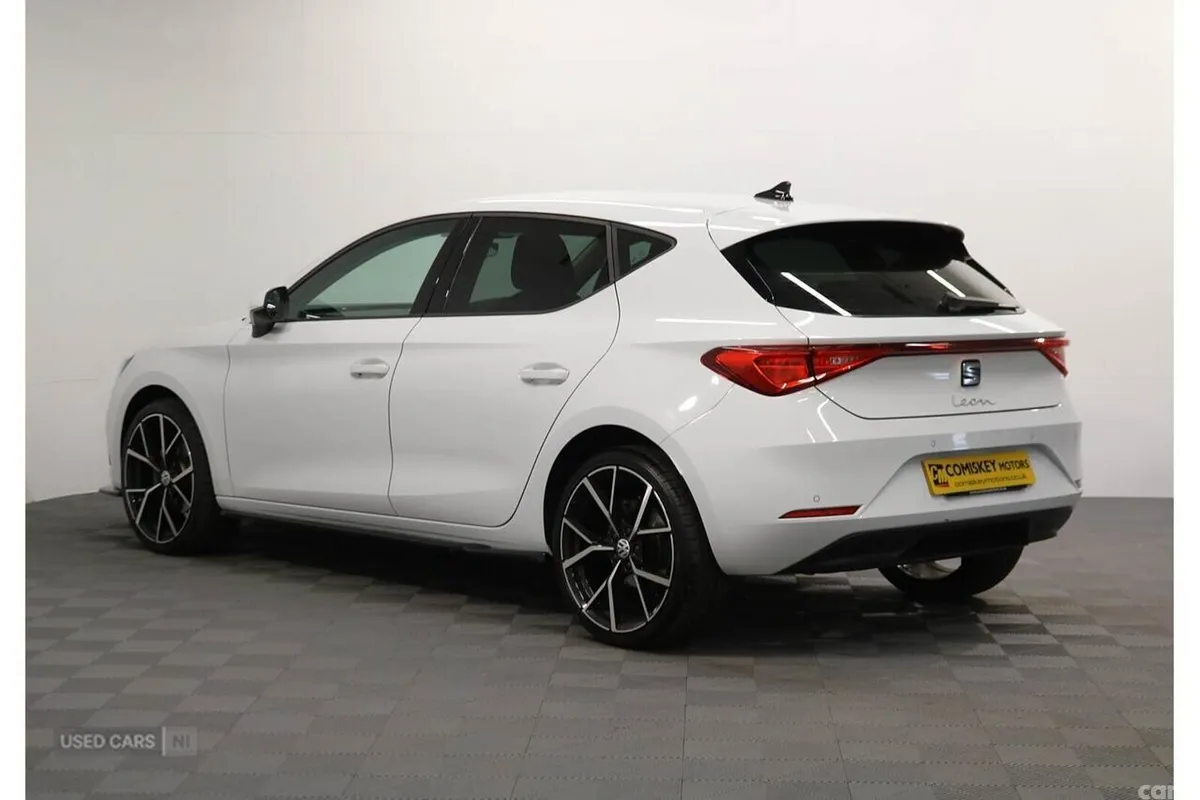 SEAT Leon Hatchback, Petrol, 2023, White