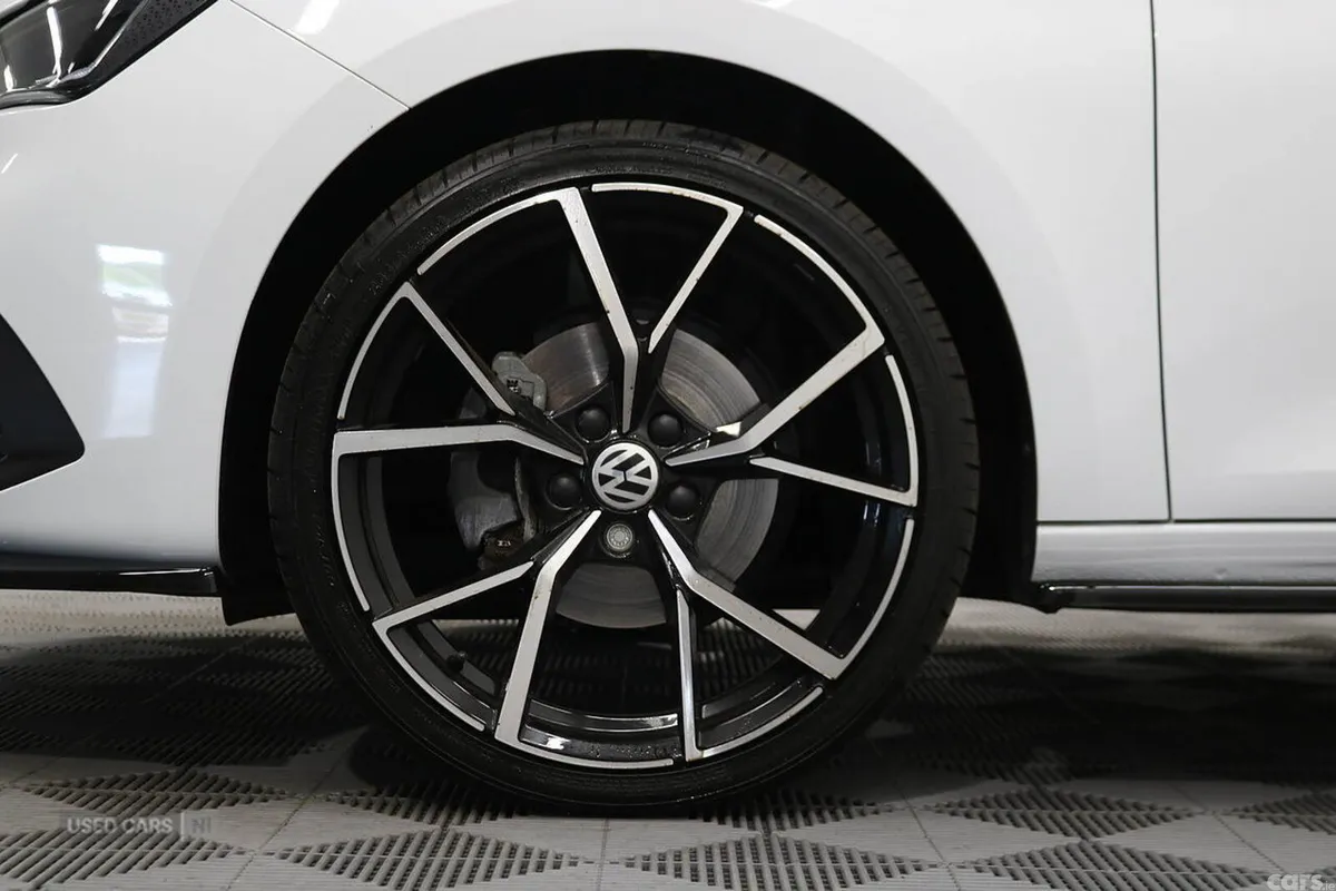 SEAT Leon Hatchback, Petrol, 2023, White