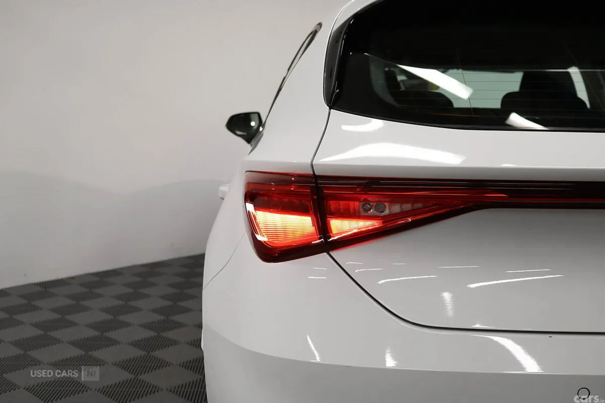 SEAT Leon Hatchback, Petrol, 2023, White