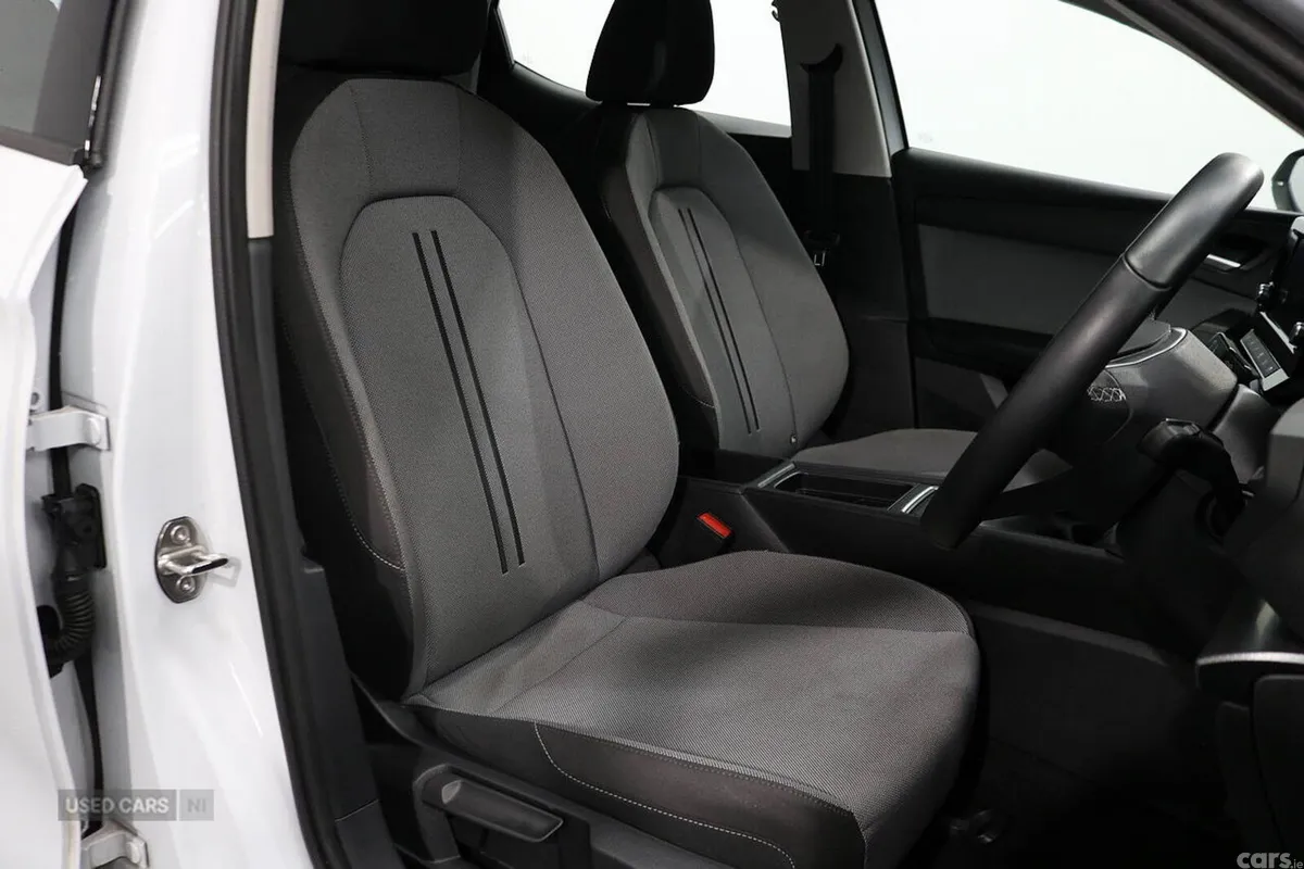 SEAT Leon Hatchback, Petrol, 2023, White