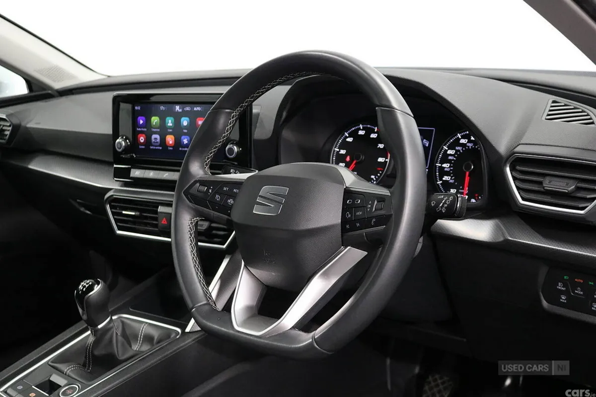 SEAT Leon Hatchback, Petrol, 2023, White