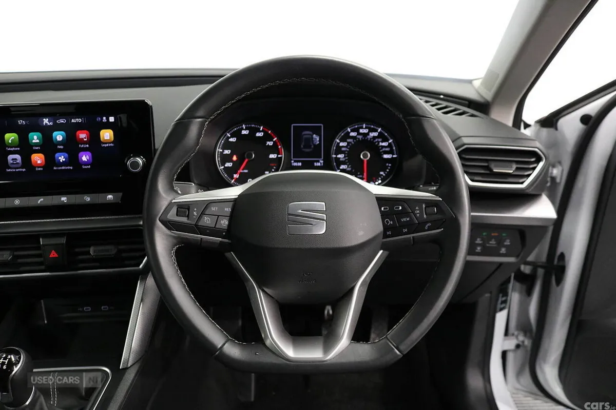 SEAT Leon Hatchback, Petrol, 2023, White