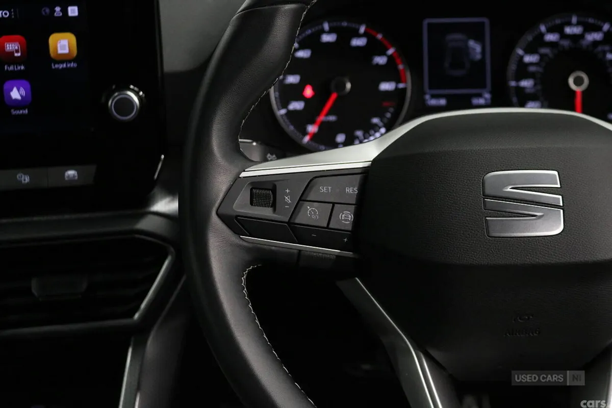 SEAT Leon Hatchback, Petrol, 2023, White