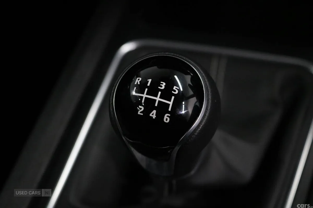 SEAT Leon Hatchback, Petrol, 2023, White