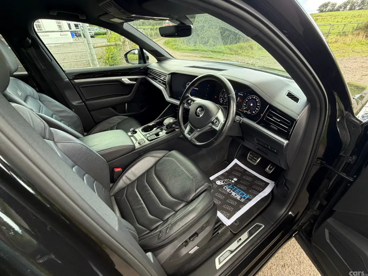 Volkswagen Touareg SUV, Diesel, 2019, Black
