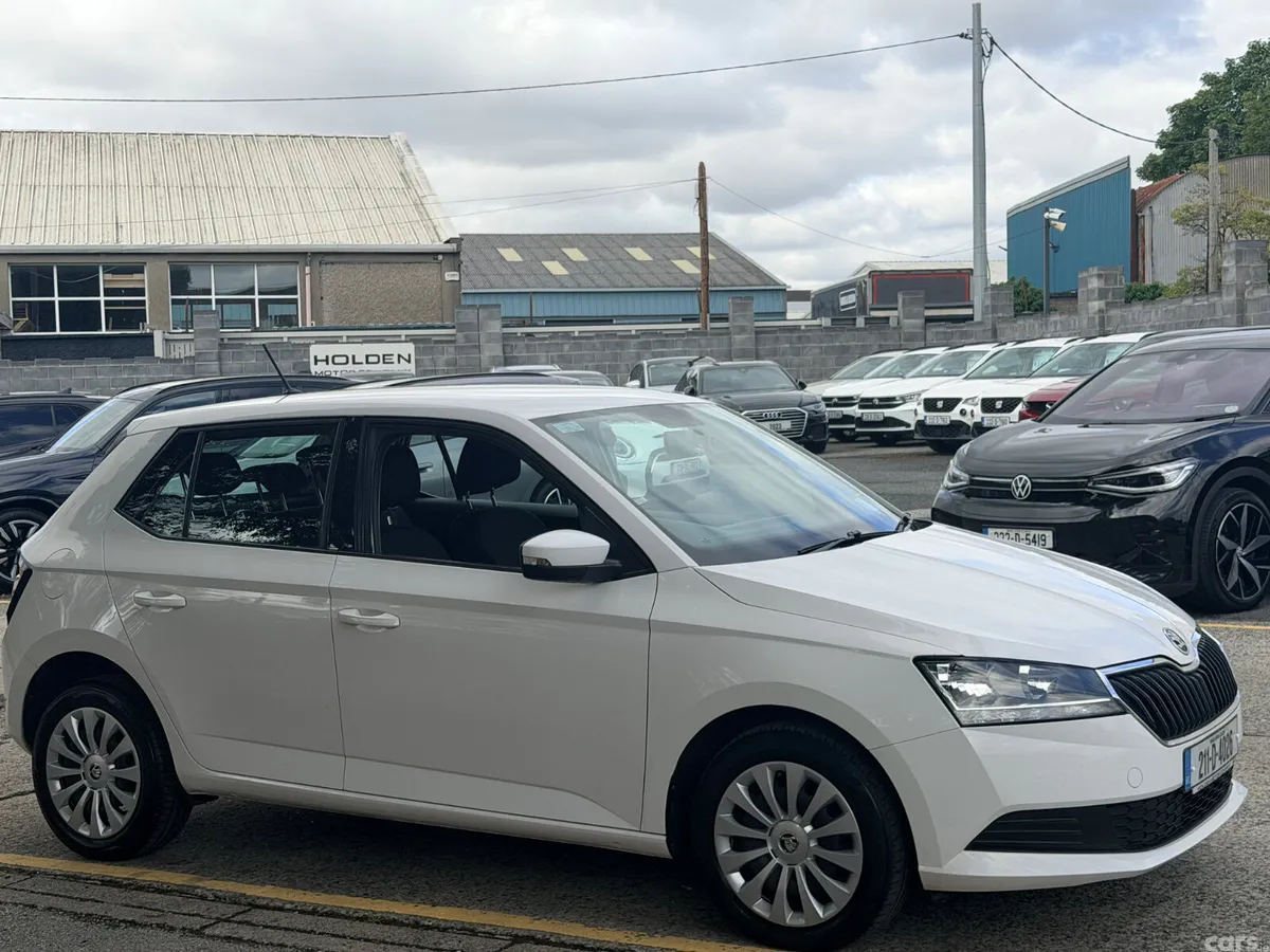 Skoda Fabia Hatchback, Petrol, 2021, White