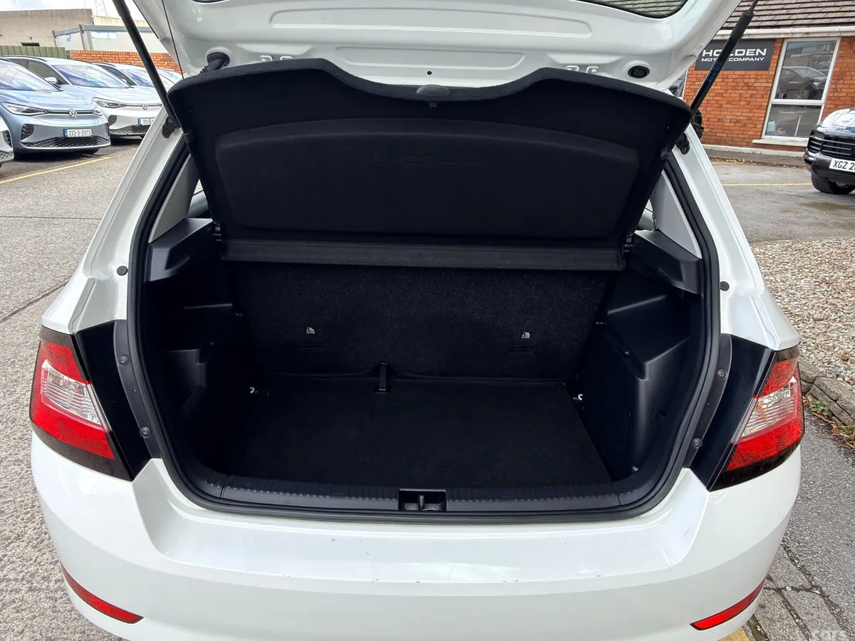 Skoda Fabia Hatchback, Petrol, 2021, White