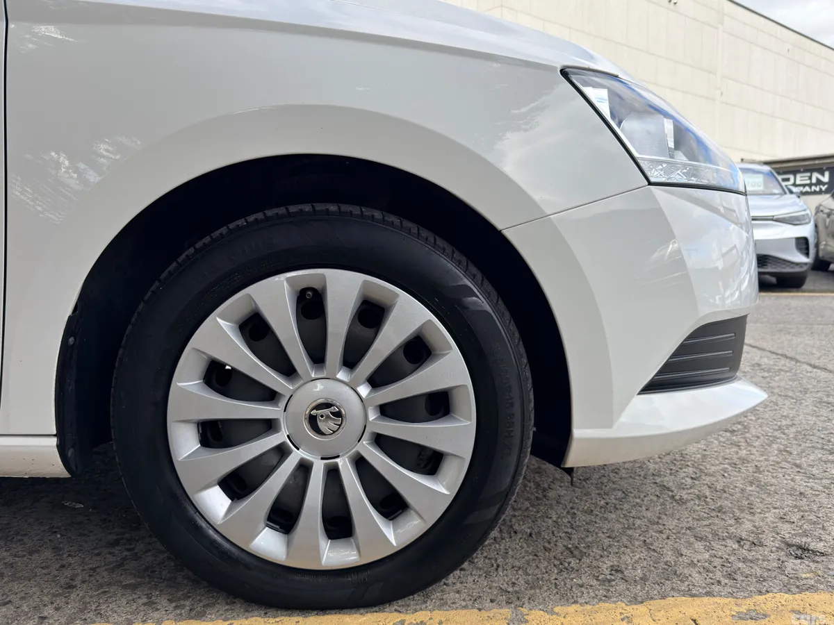 Skoda Fabia Hatchback, Petrol, 2021, White