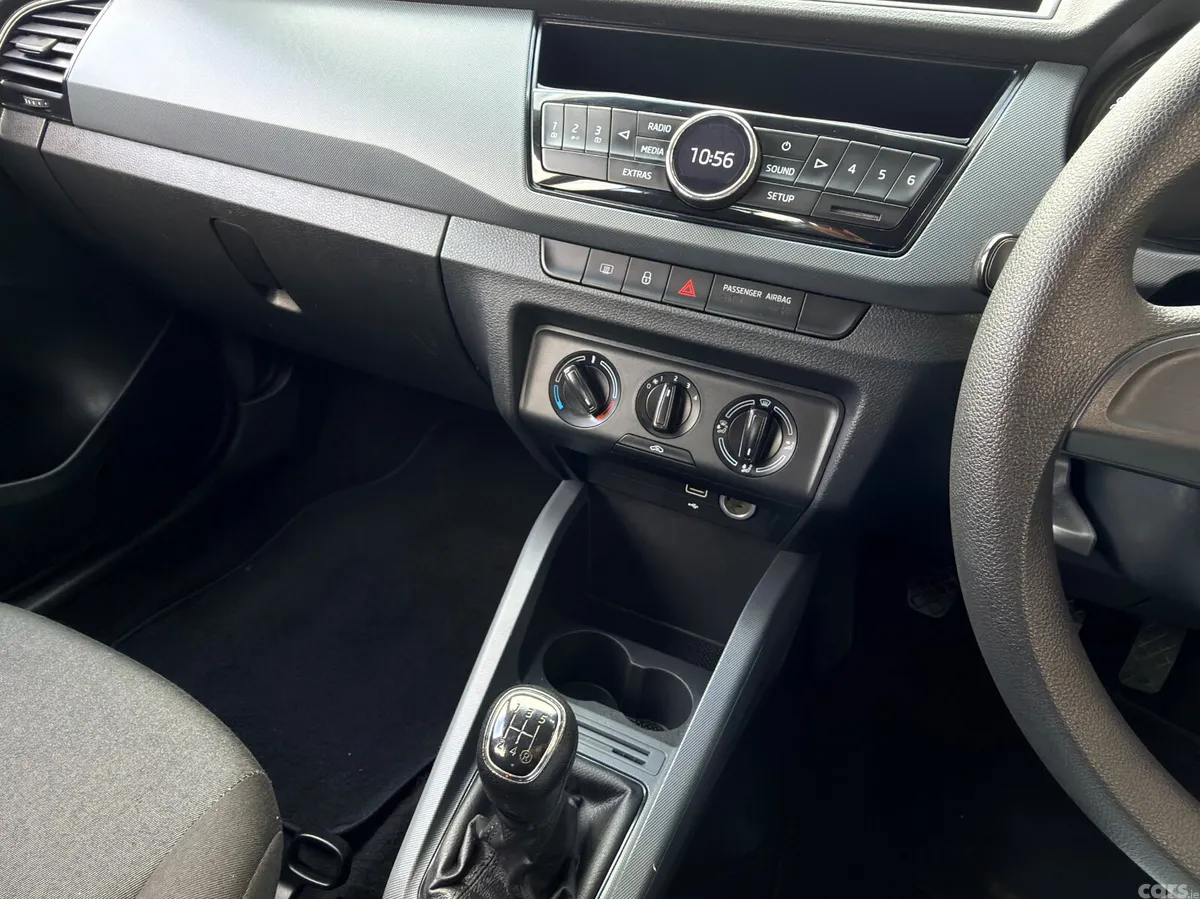 Skoda Fabia Hatchback, Petrol, 2021, White
