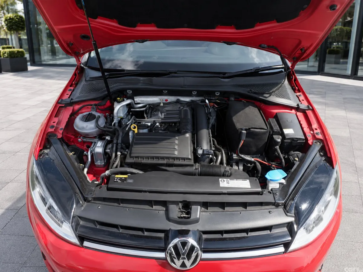 Volkswagen Golf Hatchback, Petrol, 2014, Red