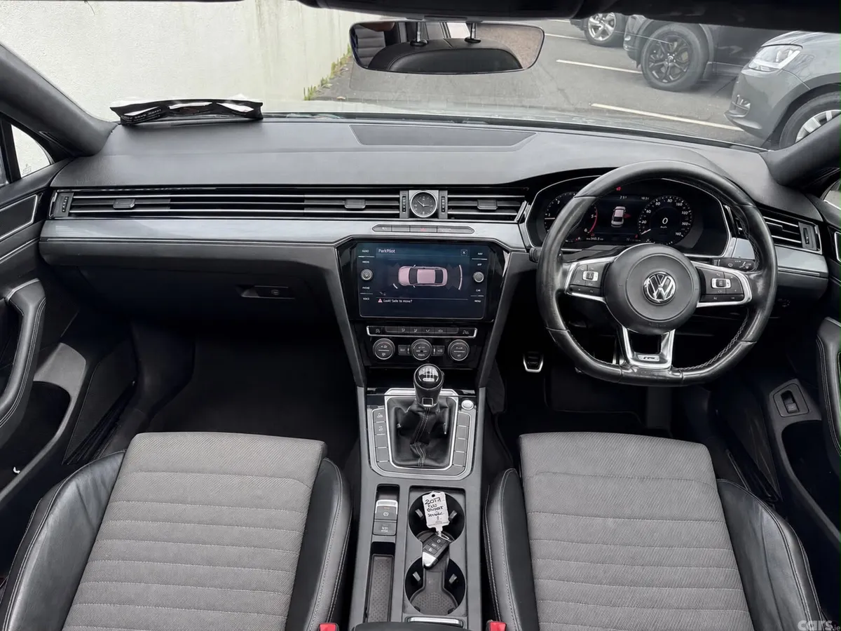 Volkswagen Passat Saloon, Diesel, 2017, Silver