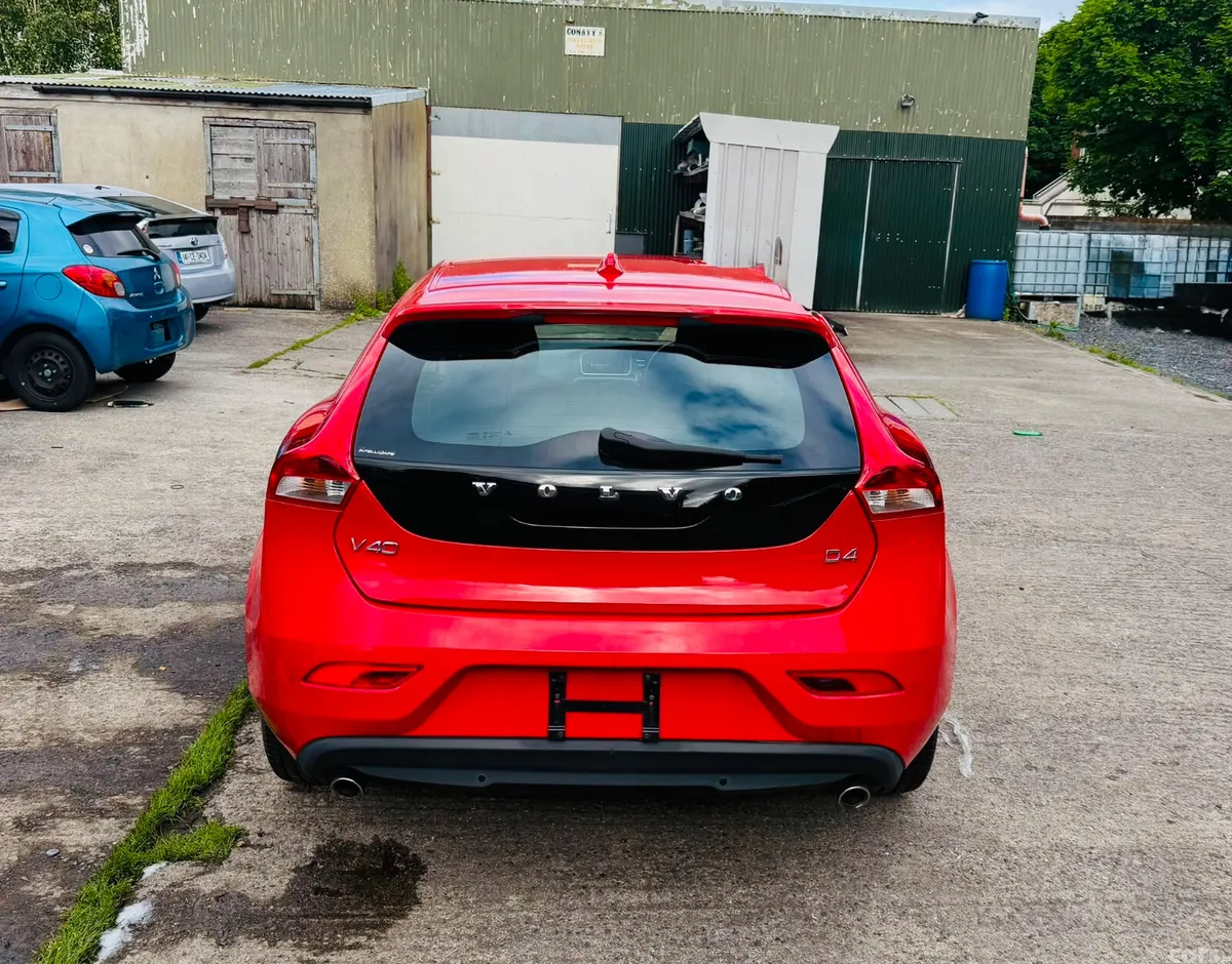 Volvo V40 Hatchback, Diesel, 2016, Red