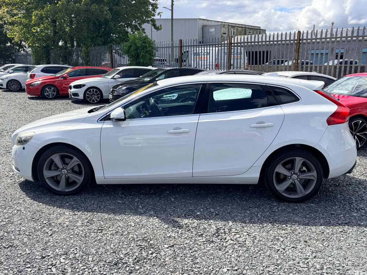 Volvo V40 Hatchback, Petrol, 2015, White