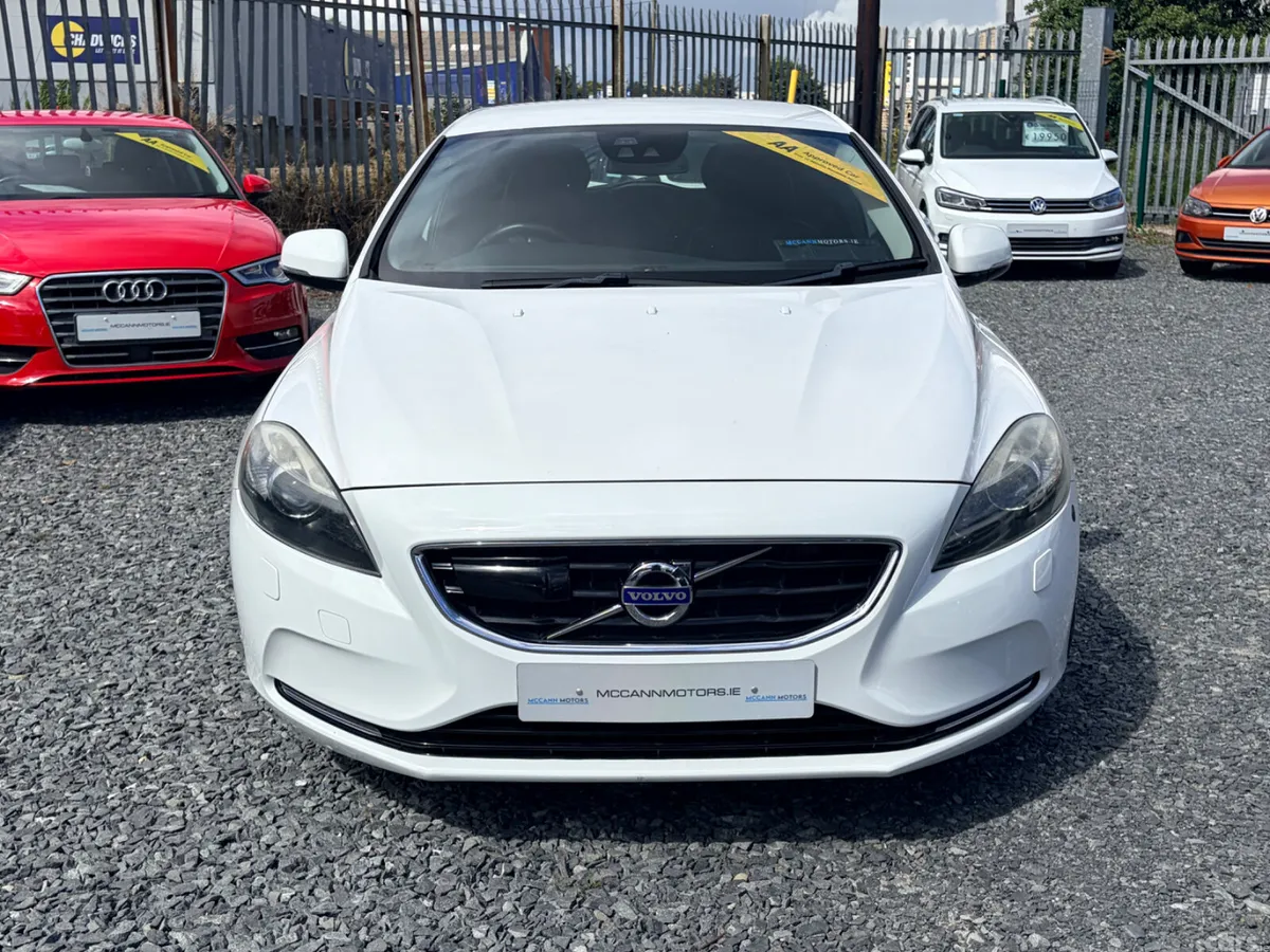 Volvo V40 Hatchback, Petrol, 2015, White
