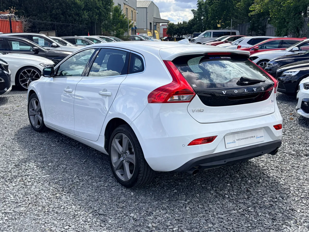 Volvo V40 Hatchback, Petrol, 2015, White
