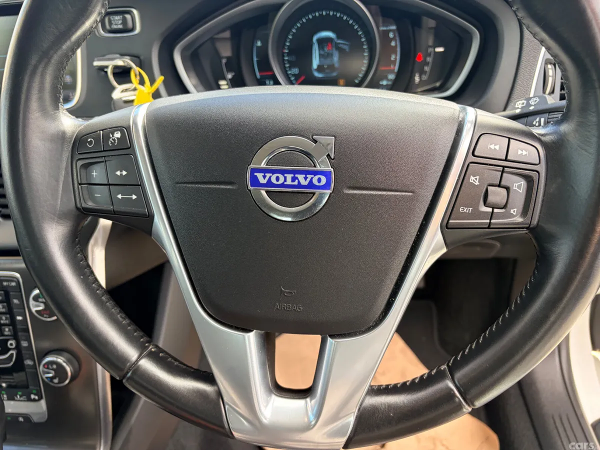 Volvo V40 Hatchback, Petrol, 2015, White