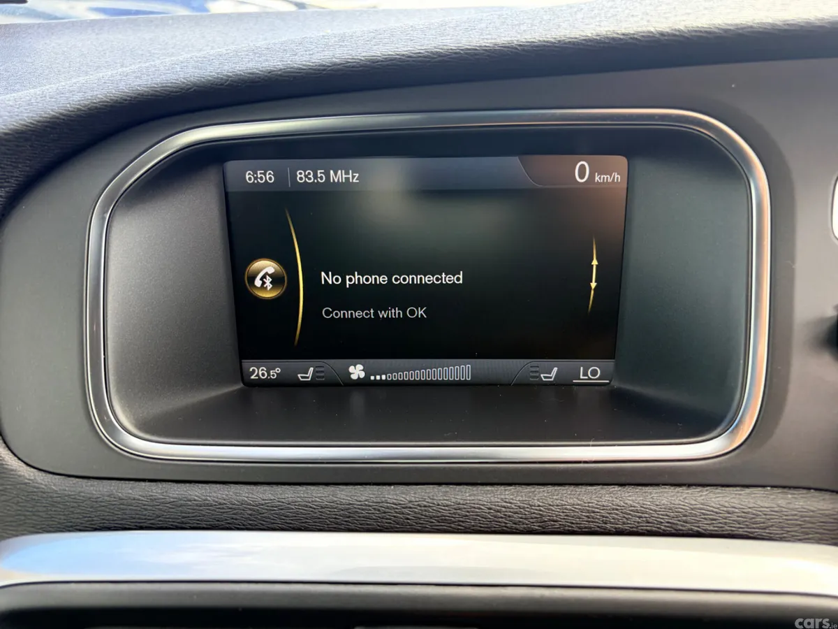 Volvo V40 Hatchback, Petrol, 2015, White