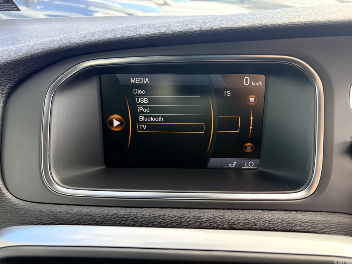 Volvo V40 Hatchback, Petrol, 2015, White
