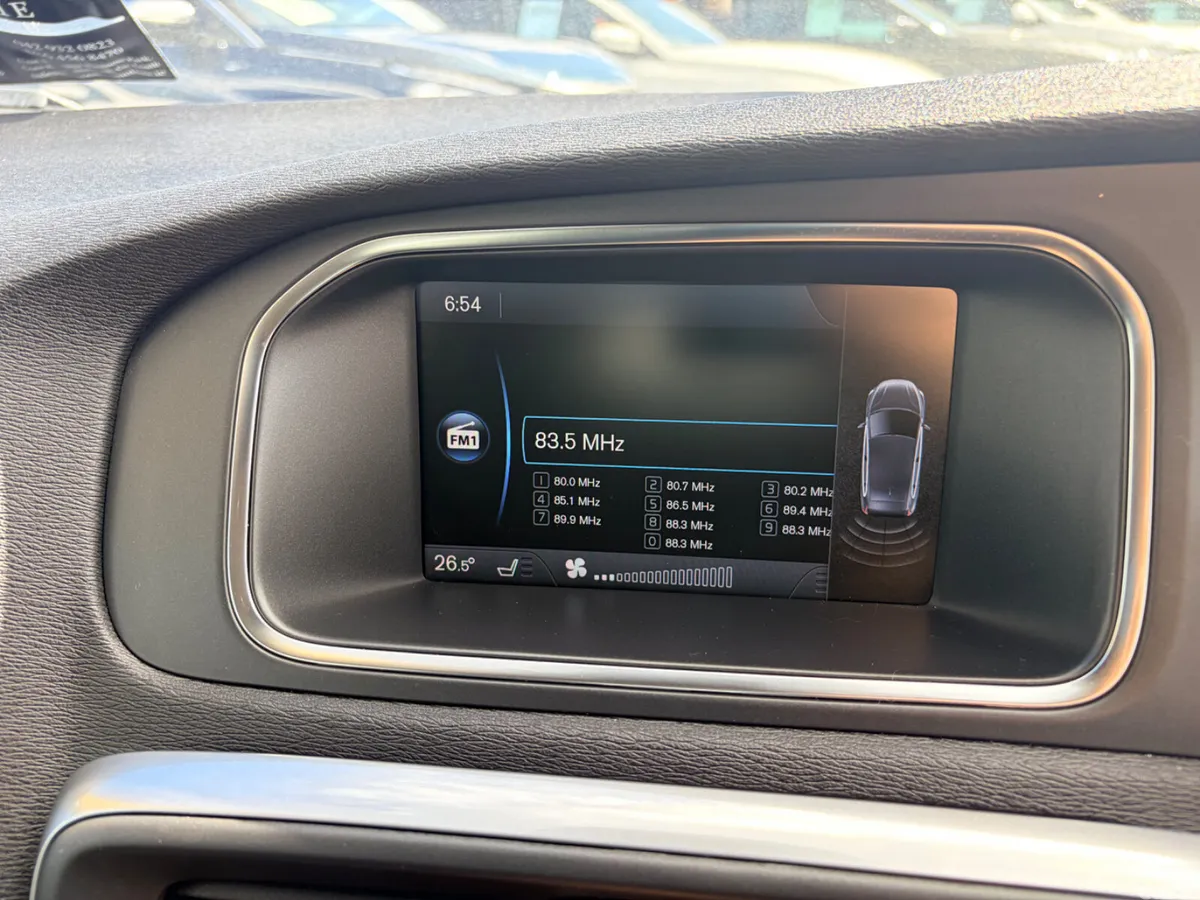 Volvo V40 Hatchback, Petrol, 2015, White