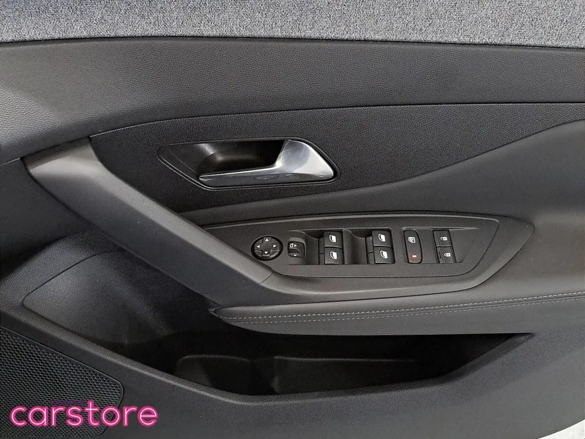 Peugeot 308 Hatchback, Petrol, 2022, Grey