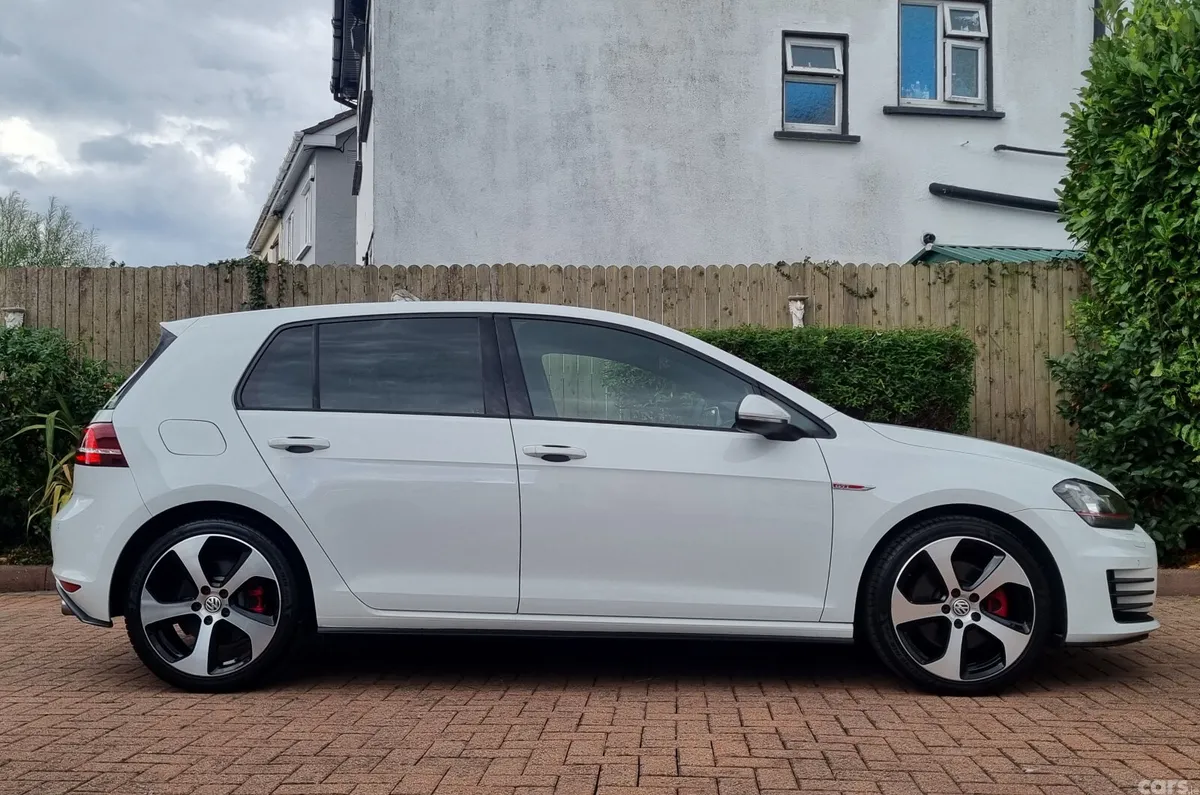 Volkswagen Golf Hatchback, Petrol, 2014, White