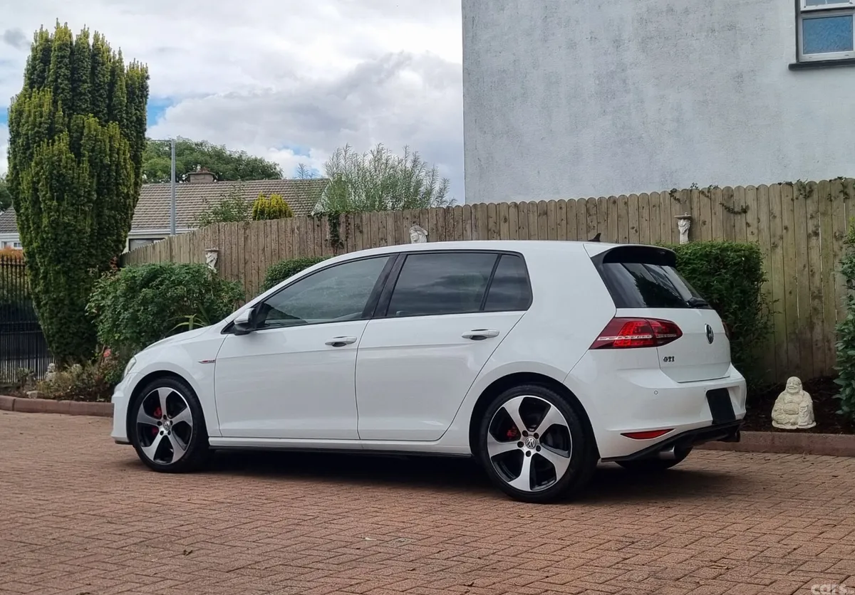 Volkswagen Golf Hatchback, Petrol, 2014, White