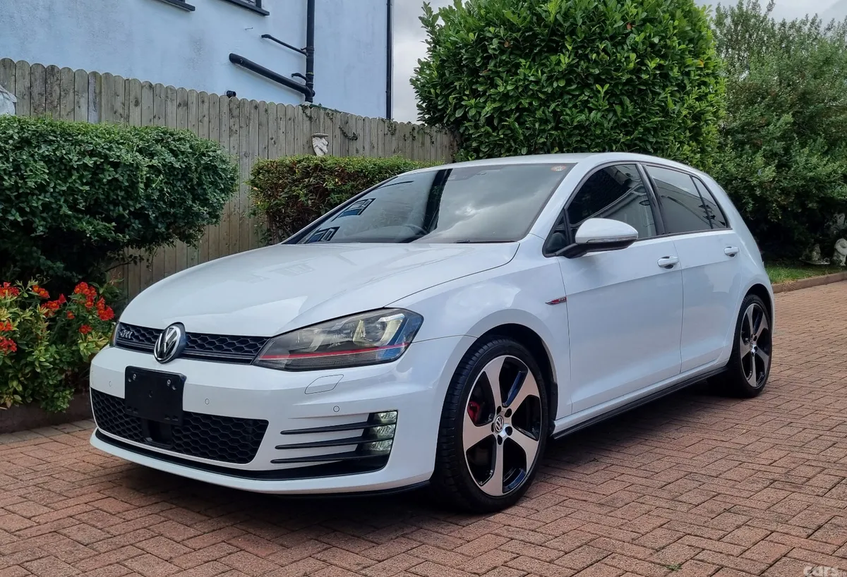 Volkswagen Golf Hatchback, Petrol, 2014, White