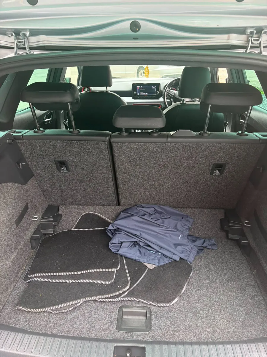 SEAT Arona SUV, Petrol, 2023, Silver