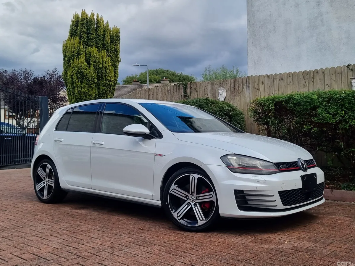 Volkswagen Golf Hatchback, Petrol, 2015, White