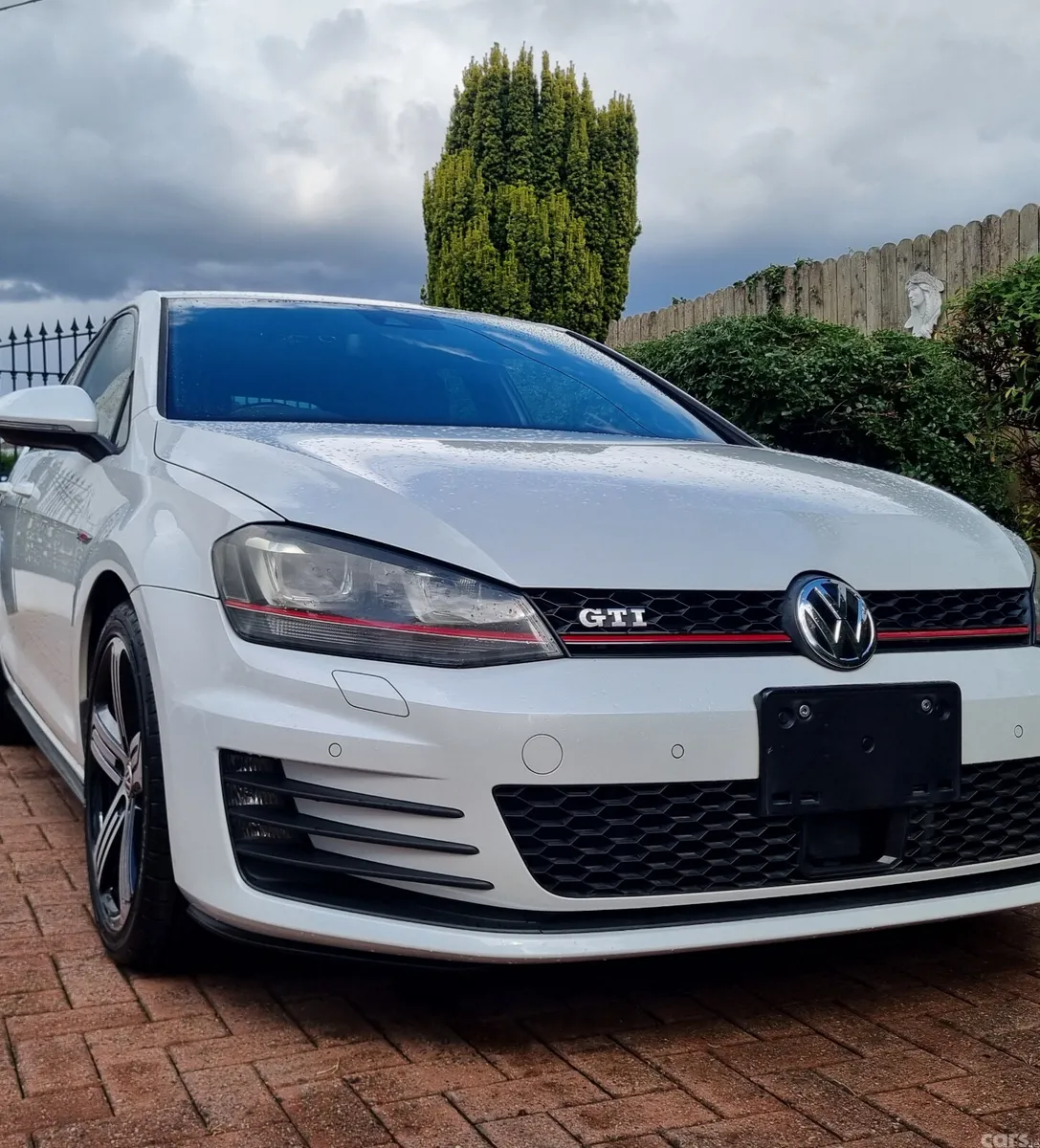 Volkswagen Golf Hatchback, Petrol, 2015, White