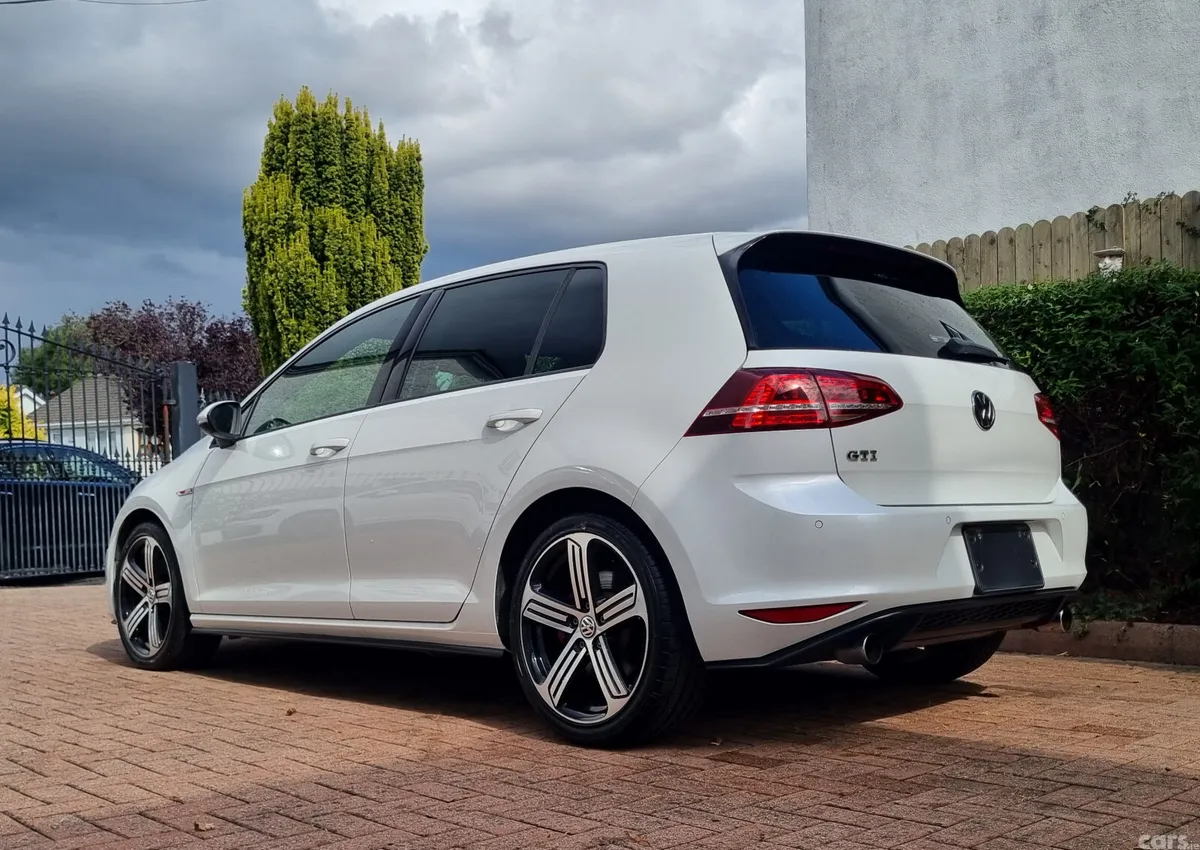 Volkswagen Golf Hatchback, Petrol, 2015, White