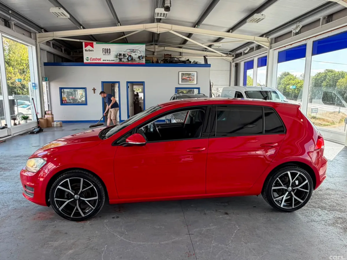 Volkswagen Golf Hatchback, Petrol, 2016, Red
