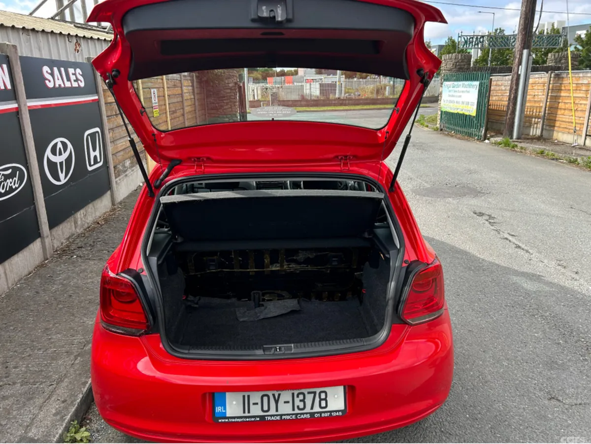 Volkswagen Polo Hatchback, Petrol, 2011, Red