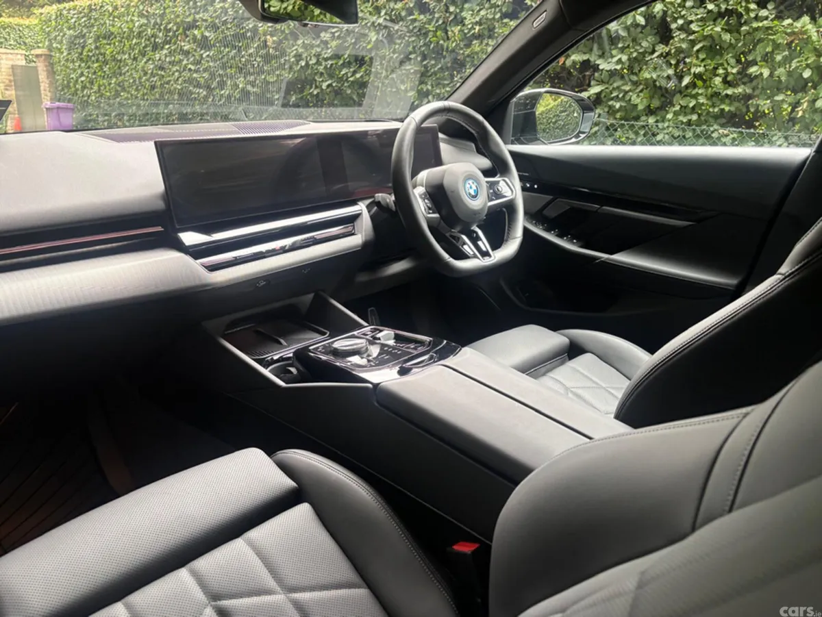 BMW 5-Series Saloon, Petrol Plug-in Hybrid, 2024, Black