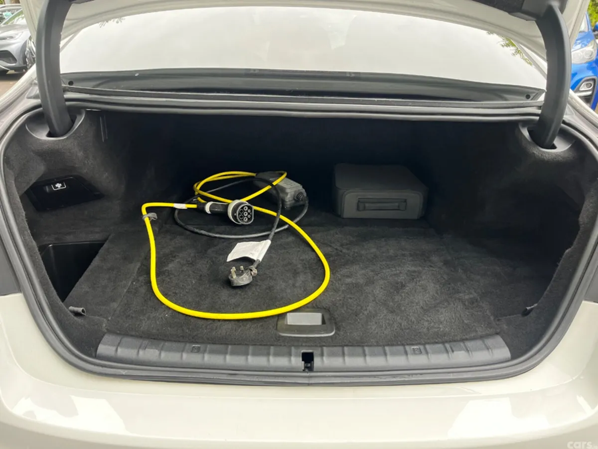 BMW 5-Series Saloon, Petrol Plug-in Hybrid, 2020, White