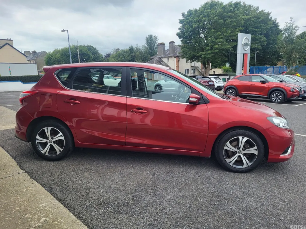 Nissan Pulsar Hatchback, Diesel, 2017, Red