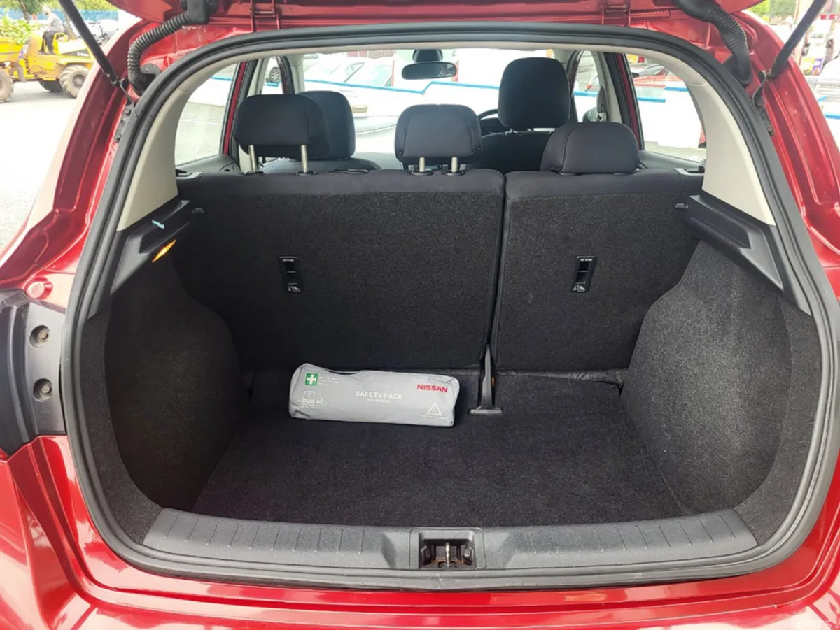 Nissan Pulsar Hatchback, Diesel, 2017, Red