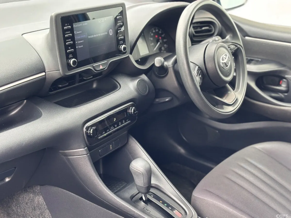 Toyota Yaris Hatchback, Petrol Hybrid, 2020, Blue