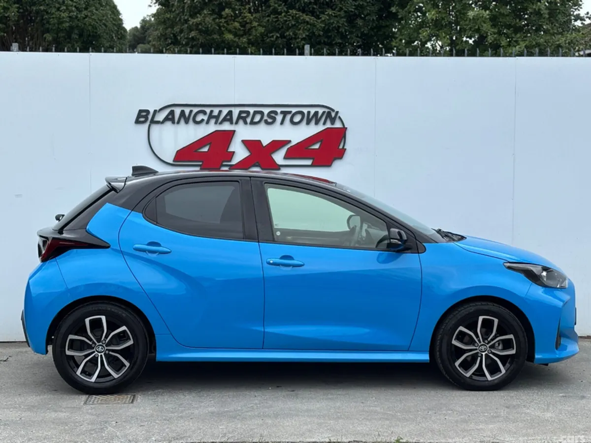 Toyota Yaris Hatchback, Petrol Hybrid, 2020, Blue