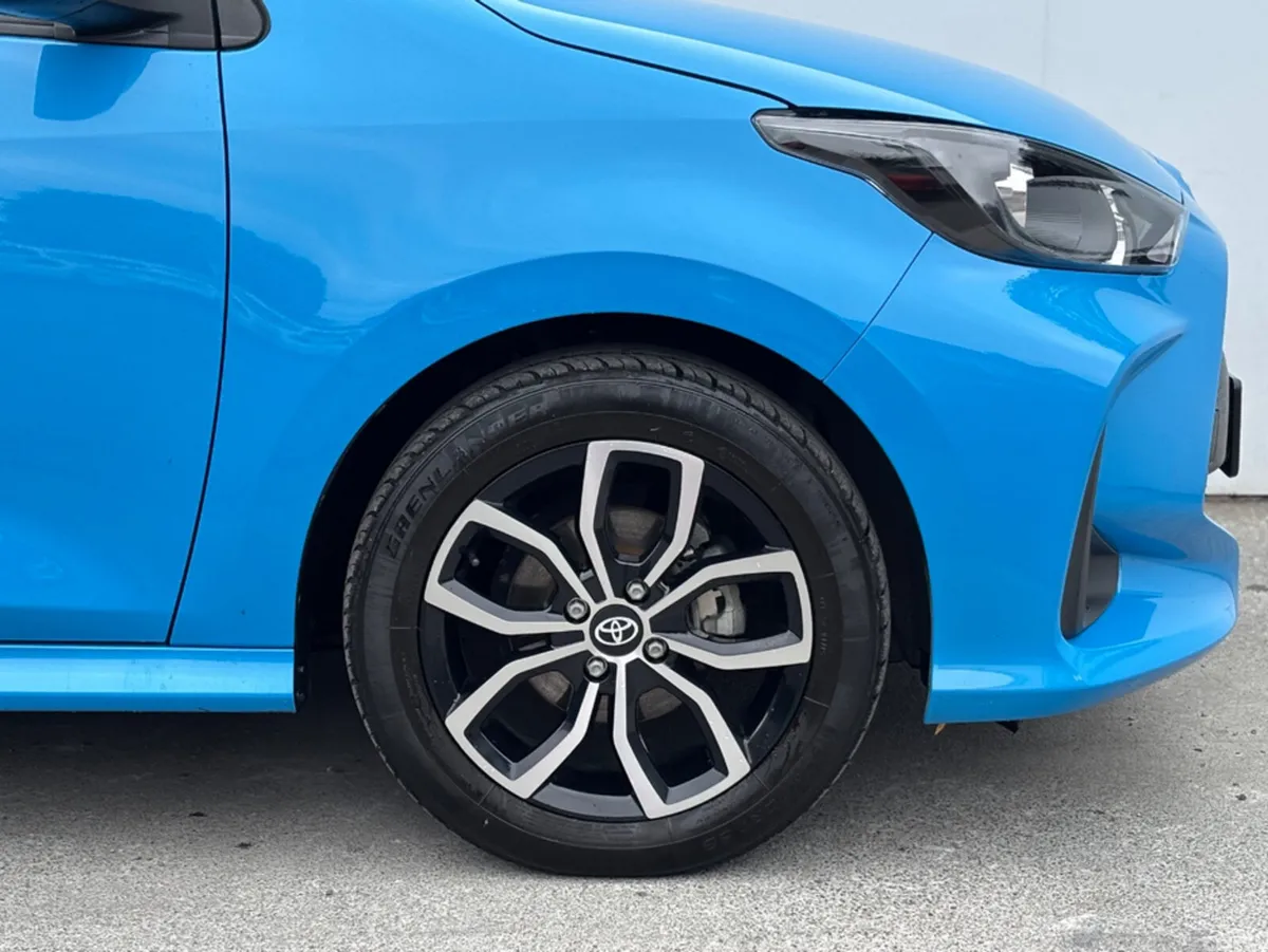 Toyota Yaris Hatchback, Petrol Hybrid, 2020, Blue
