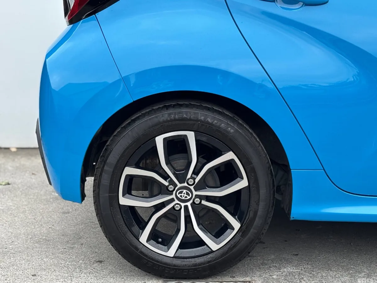 Toyota Yaris Hatchback, Petrol Hybrid, 2020, Blue