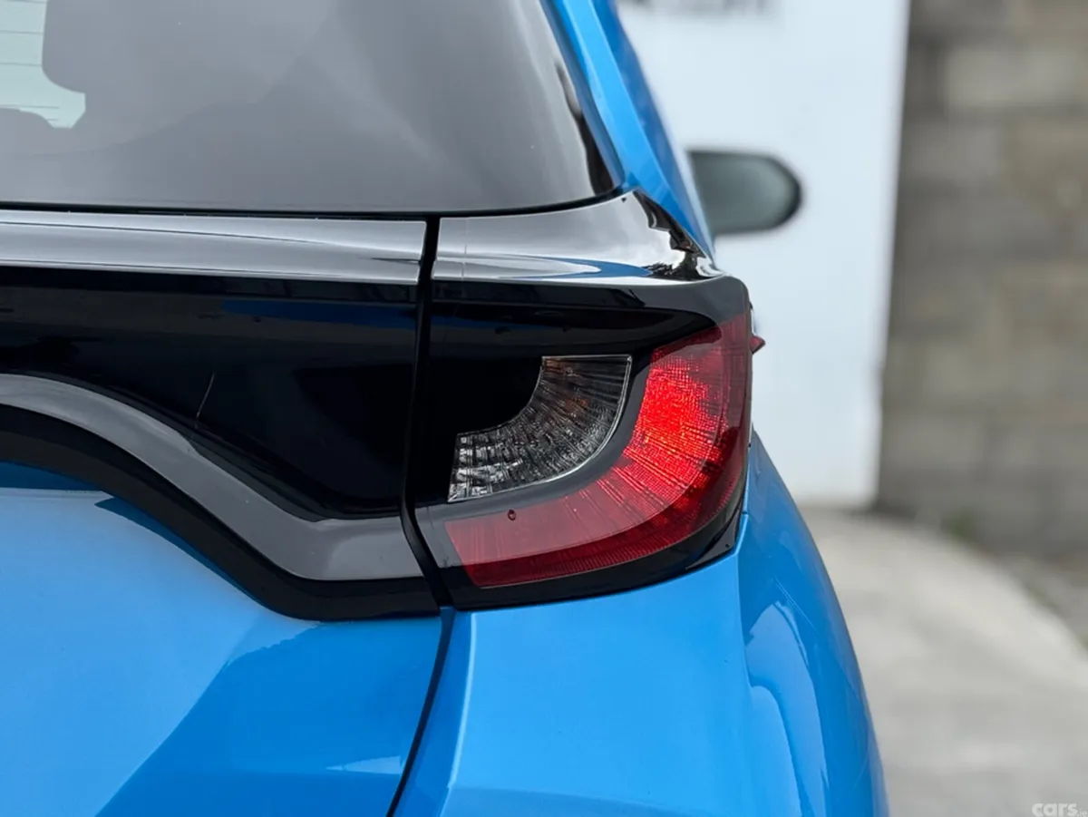 Toyota Yaris Hatchback, Petrol Hybrid, 2020, Blue