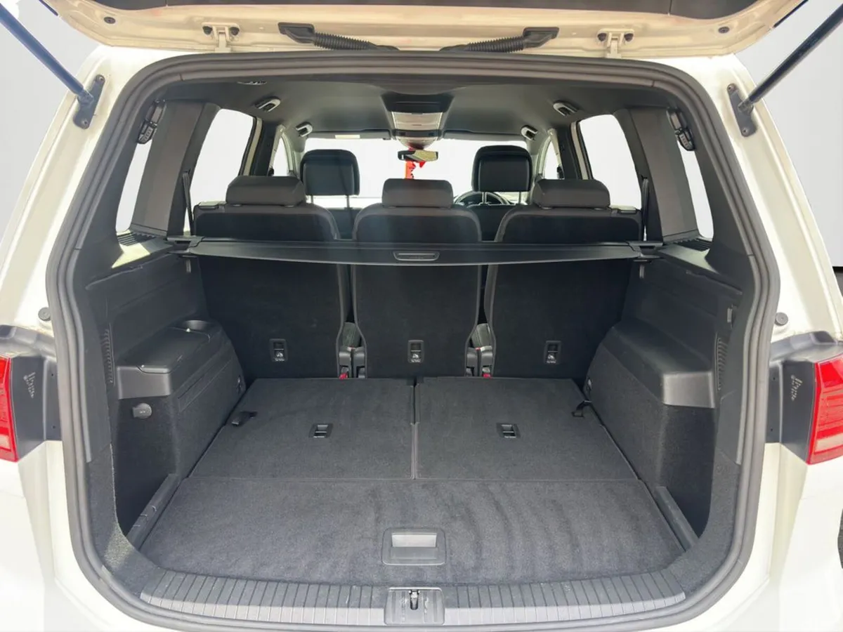Volkswagen Touran Estate, Petrol, 2017, White