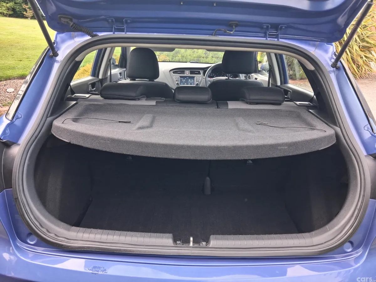 Hyundai i20 Hatchback, Petrol, 2019, Blue