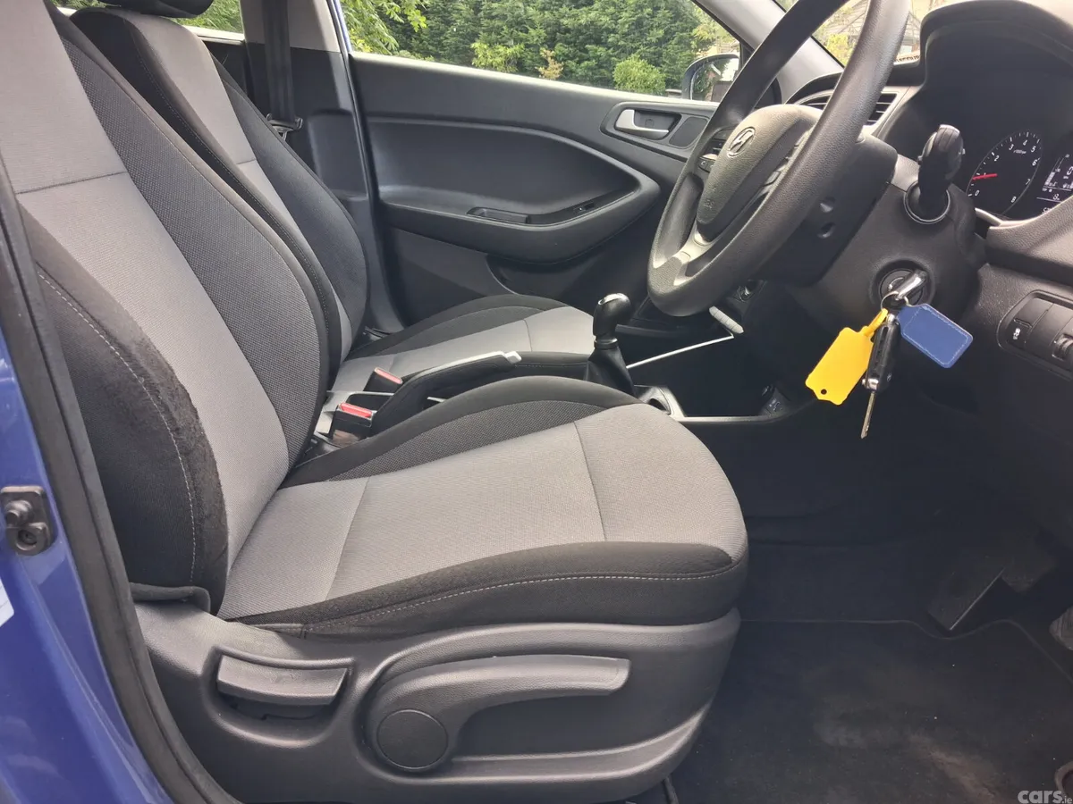 Hyundai i20 Hatchback, Petrol, 2019, Blue