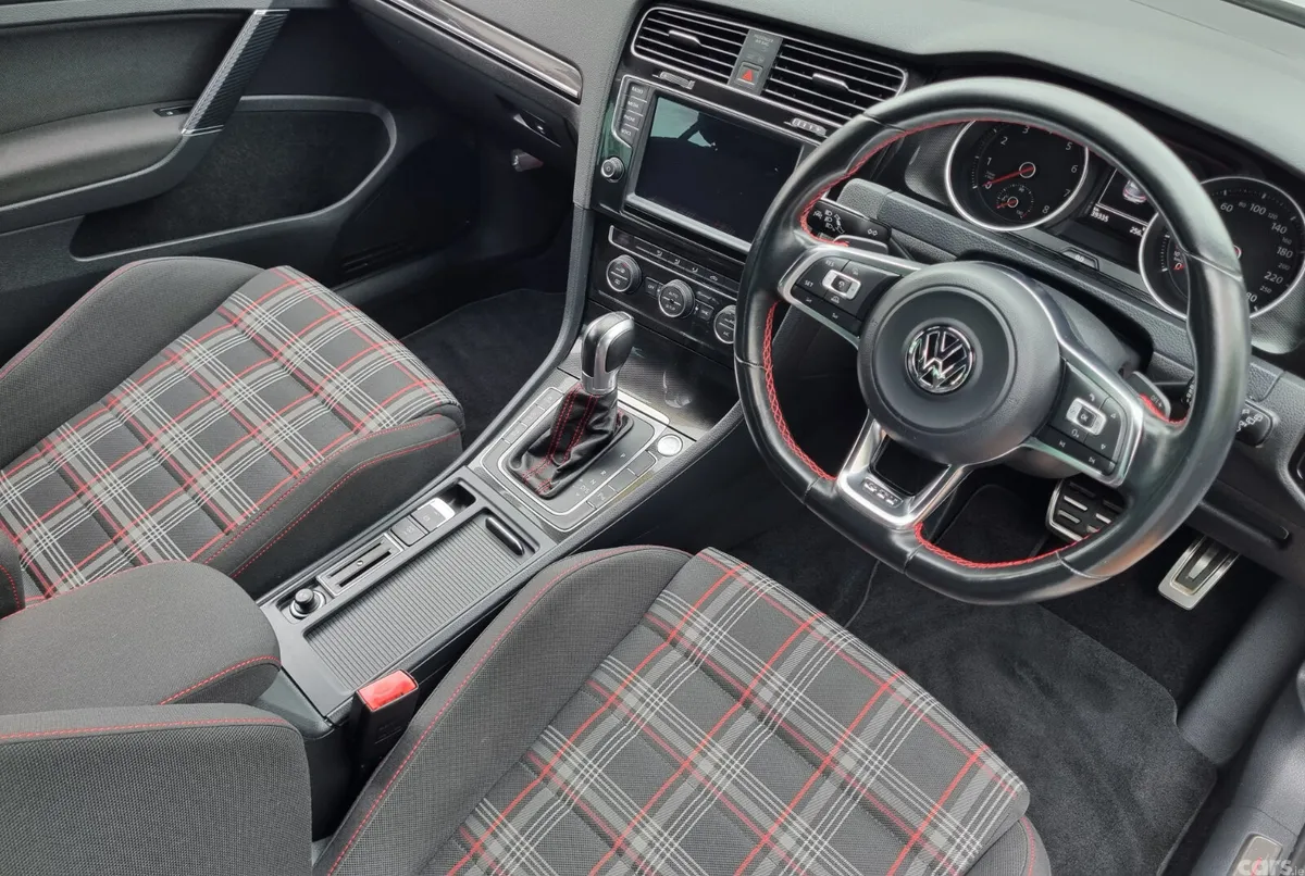 Volkswagen Golf Hatchback, Petrol, 2014, White