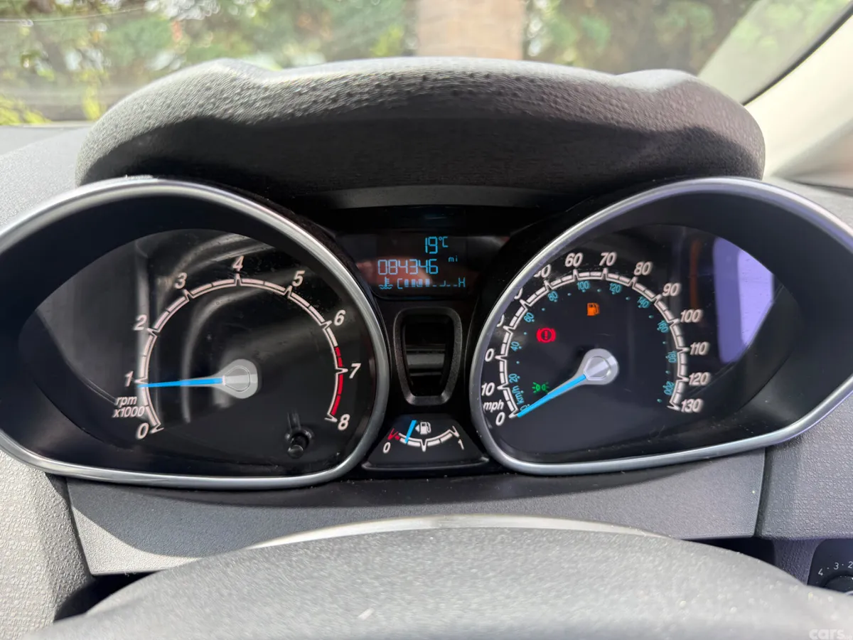 Ford Fiesta Hatchback, Petrol, 2015, Silver