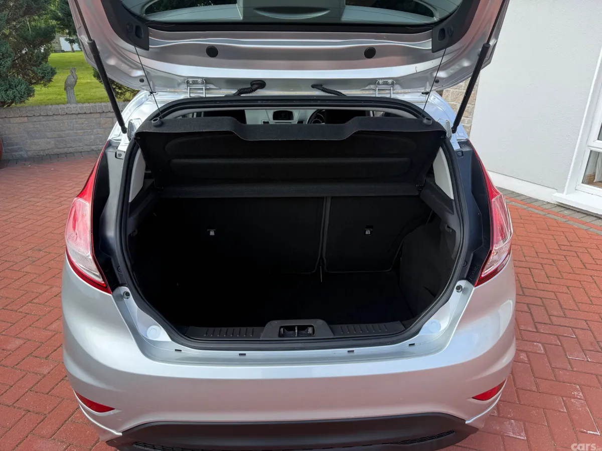 Ford Fiesta Hatchback, Petrol, 2015, Silver